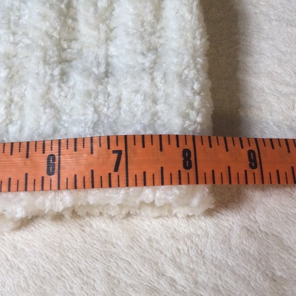 Berkshire 100 % Acrylic knit Hat - Picture 3 of 4